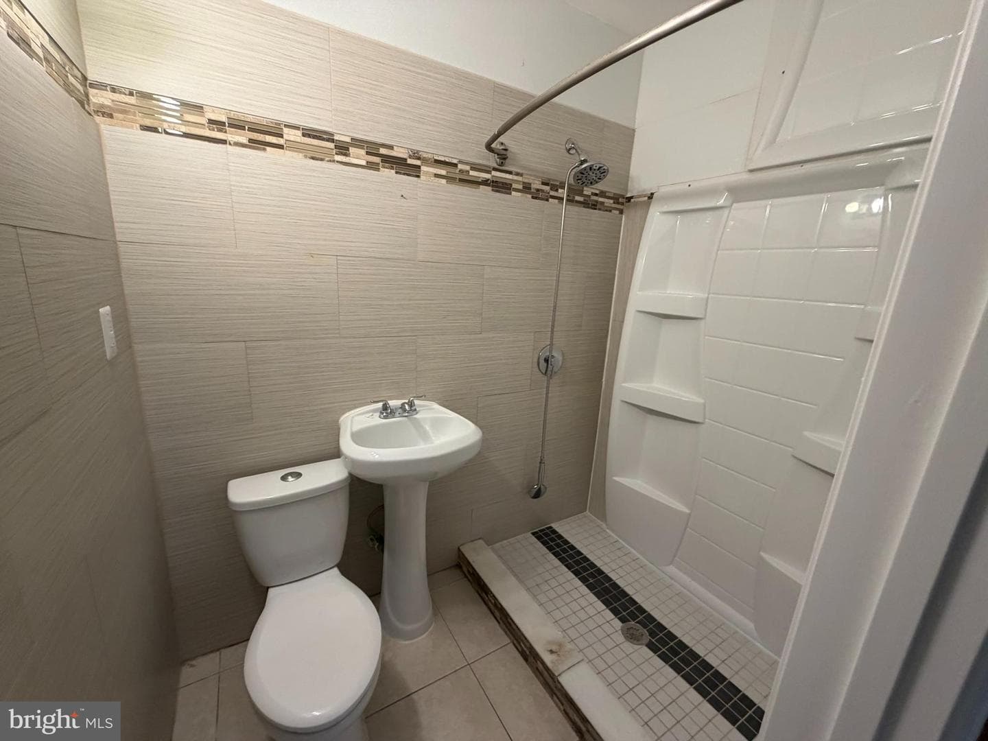 2923 Fairhill Road photo 38
