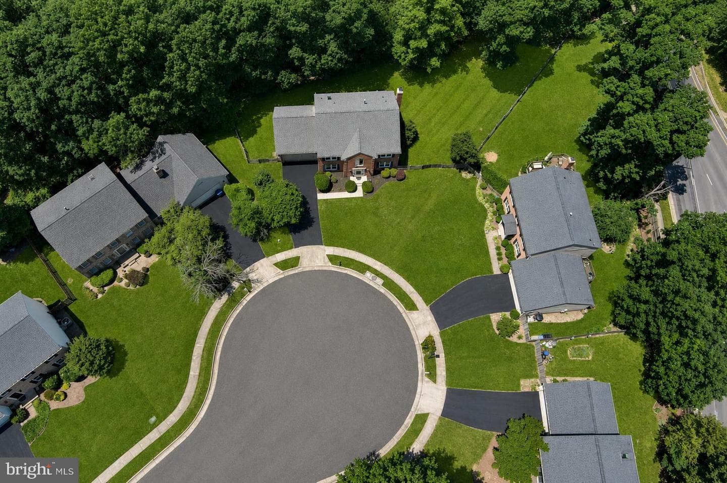 909 Broad Oaks Drive photo 38