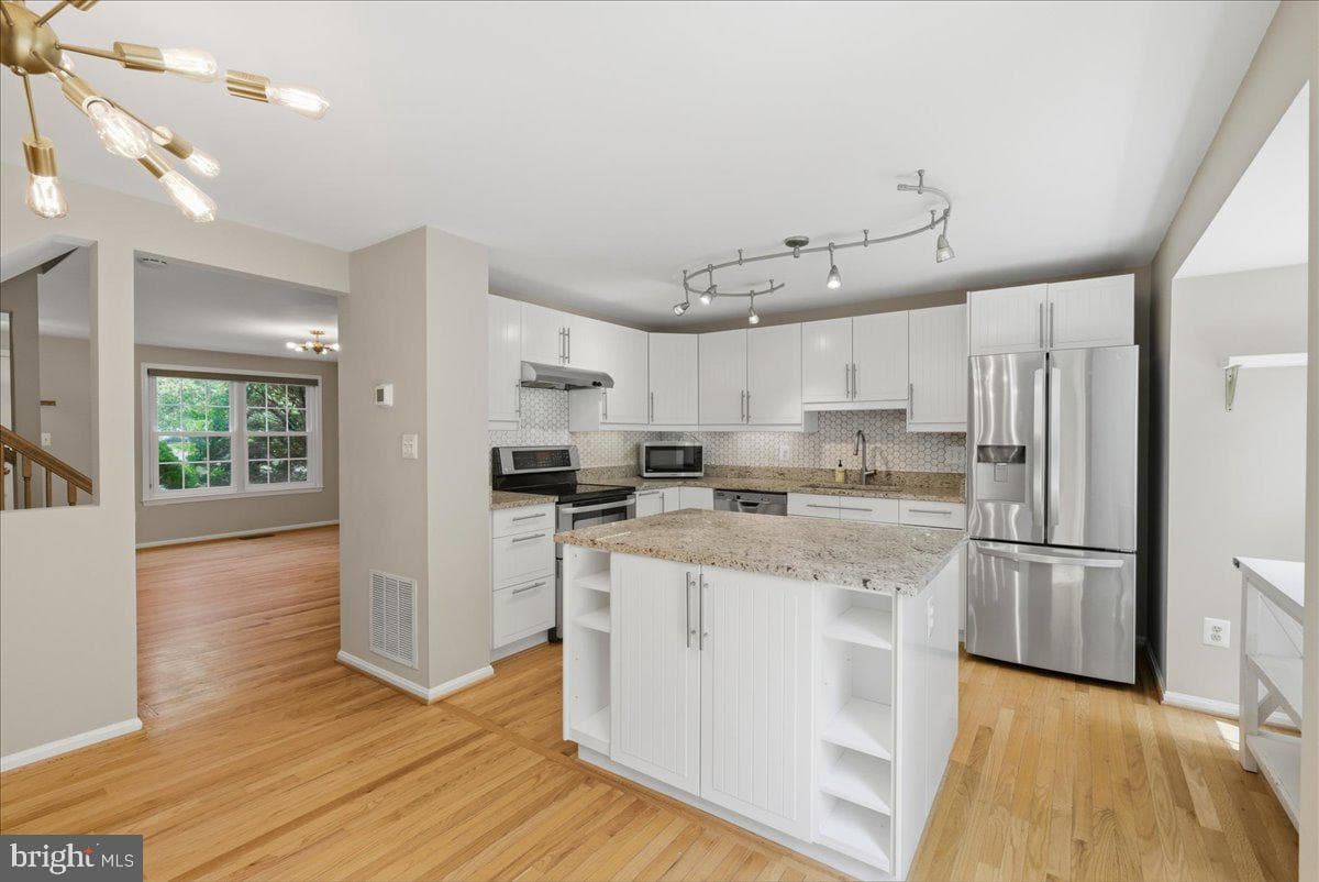 6452 Brickleigh Court photo 7