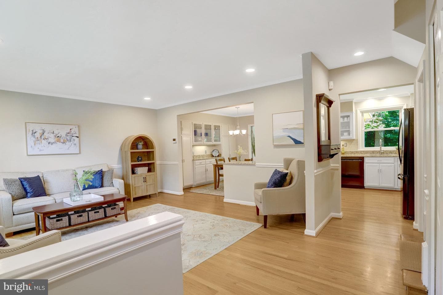 8916 Moreland Lane photo 3
