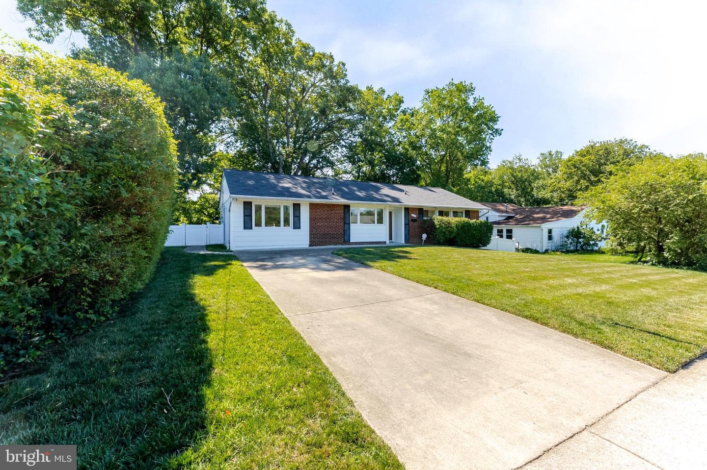 5825 Atteentee Road photo 2
