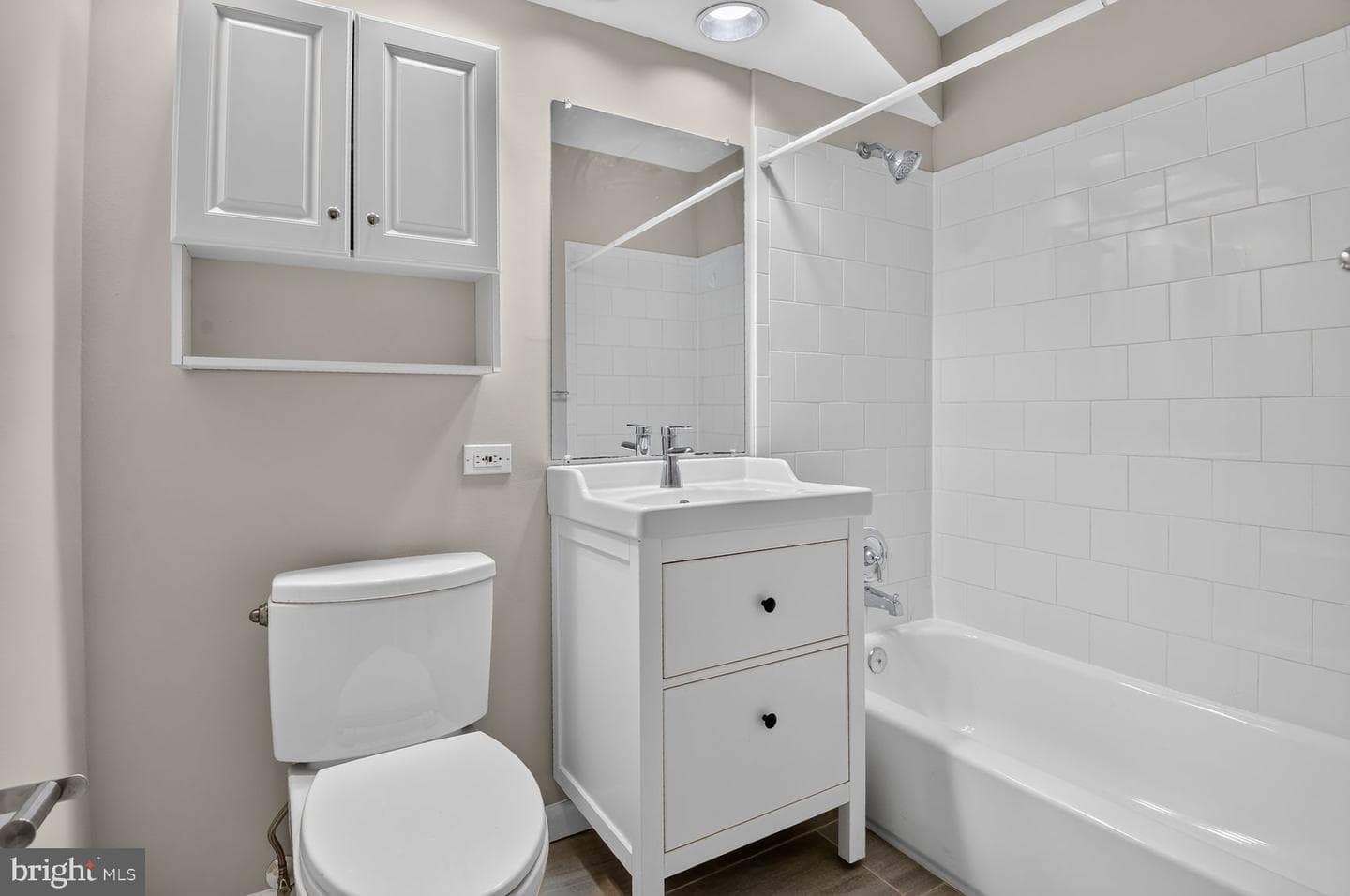 2542 Hillsman Street photo 17