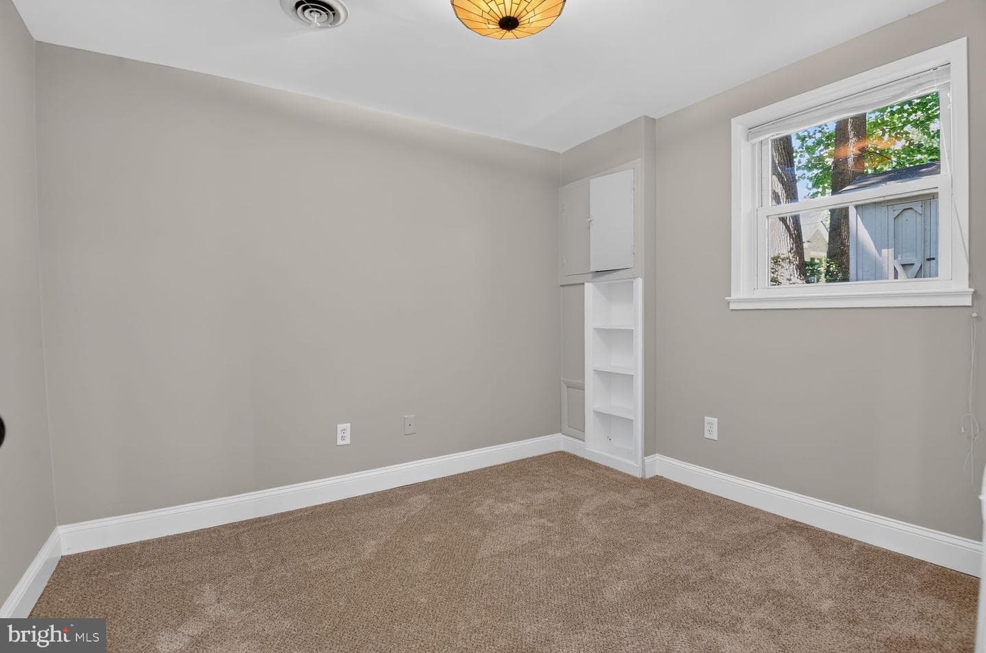 2542 Hillsman Street photo 19