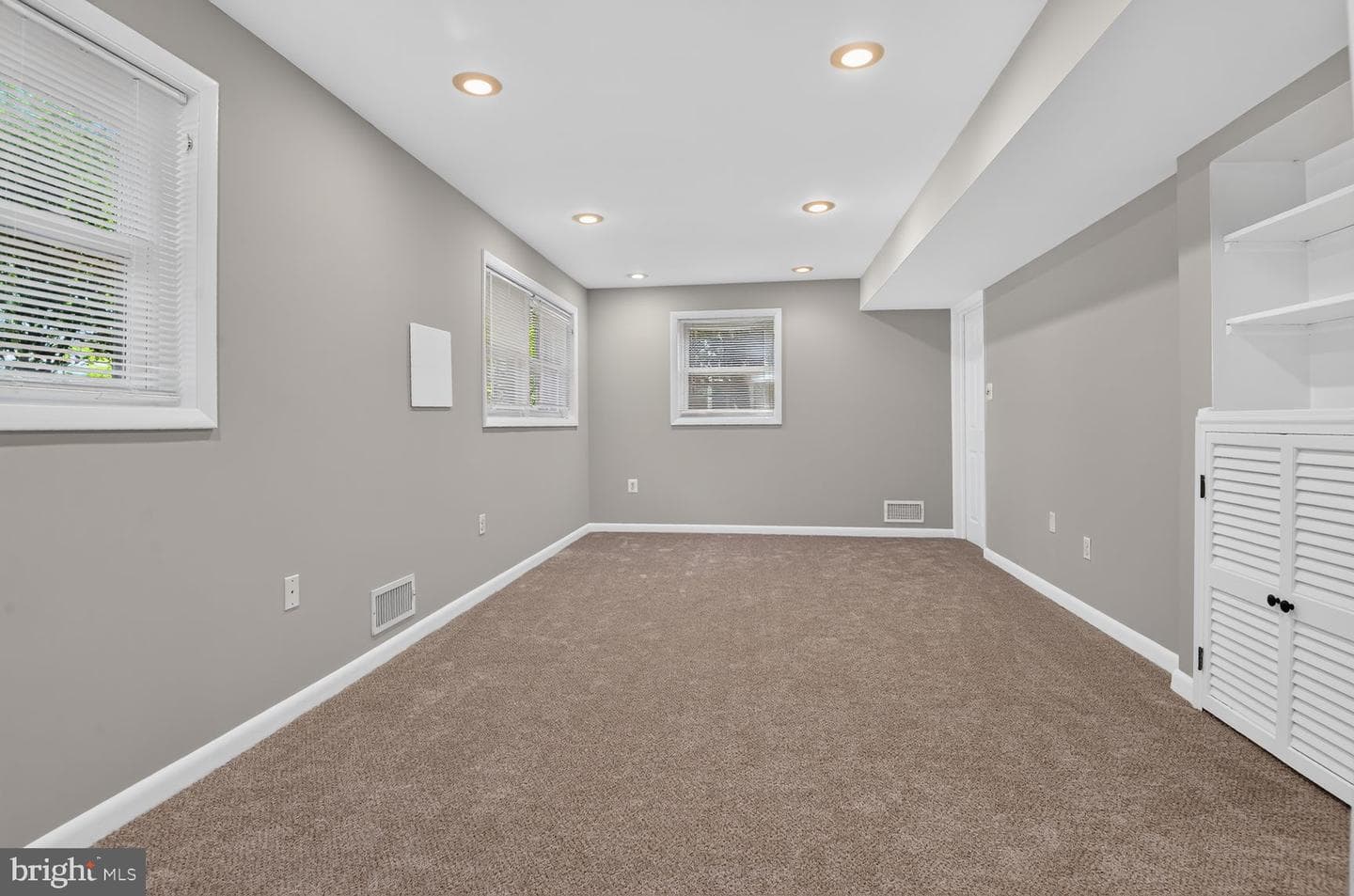 2542 Hillsman Street photo 20