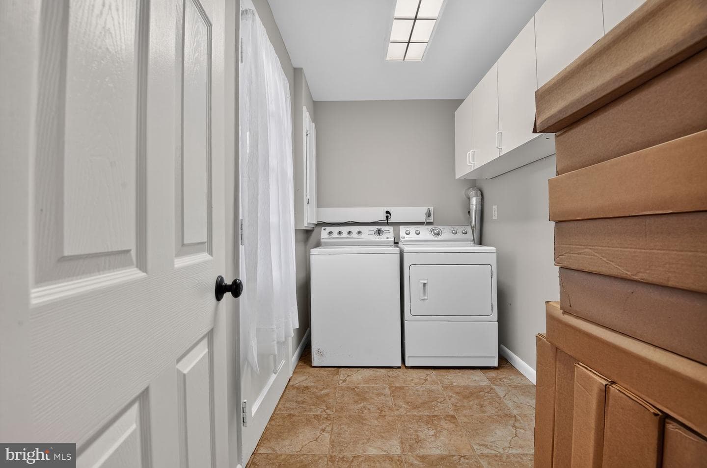 2542 Hillsman Street photo 22