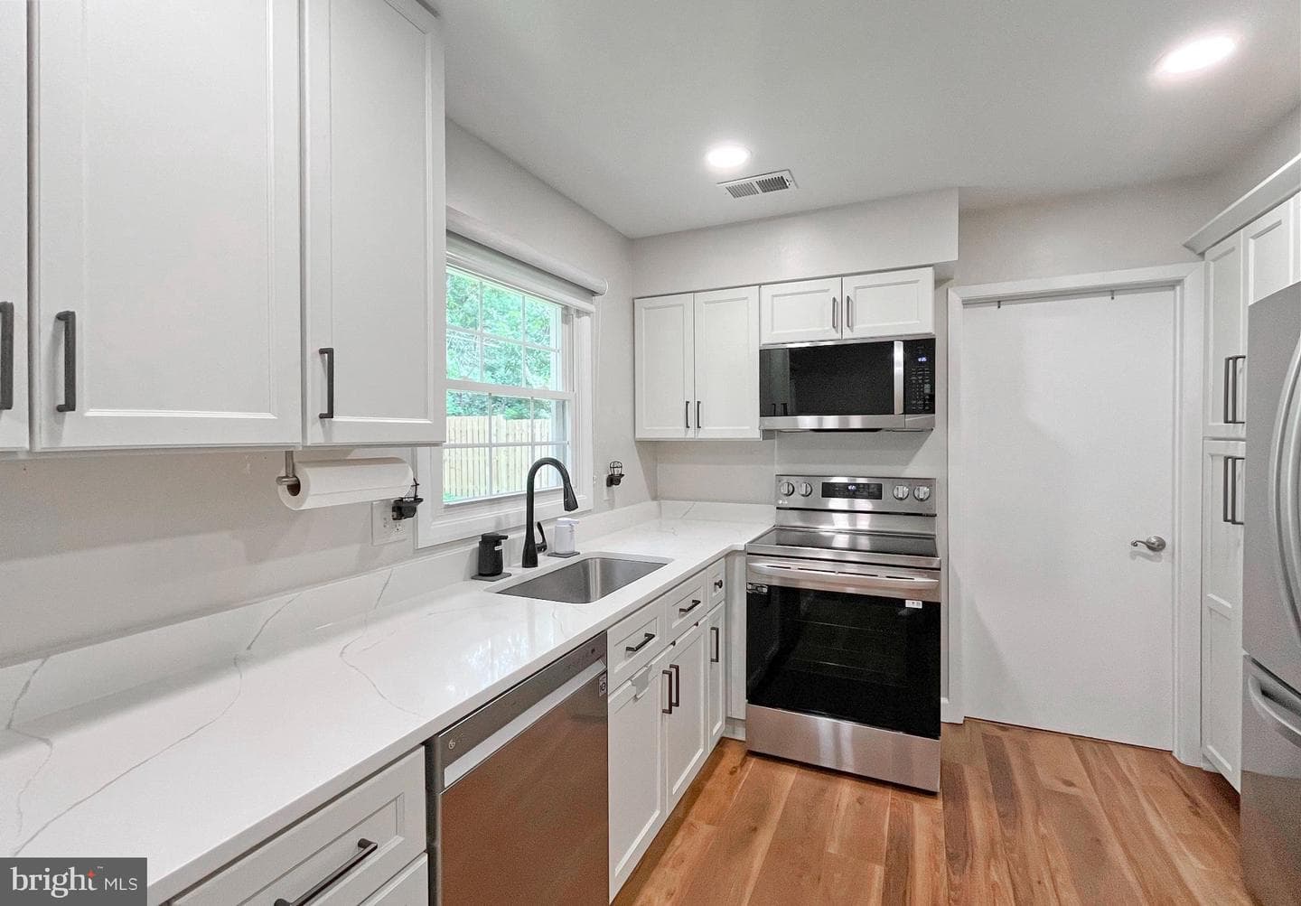 12833 Point Pleasant Drive photo 11