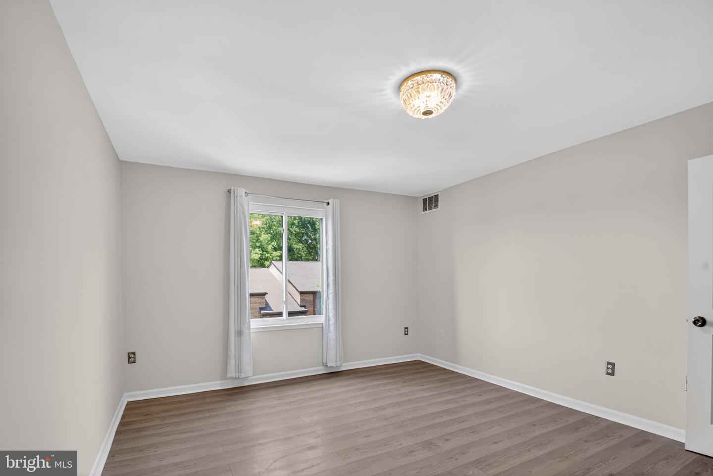 9702 Kingsbridge Drive #302 photo 15