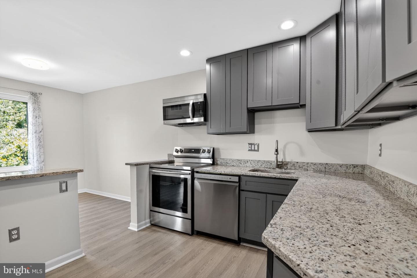 9702 Kingsbridge Drive #302 photo 2