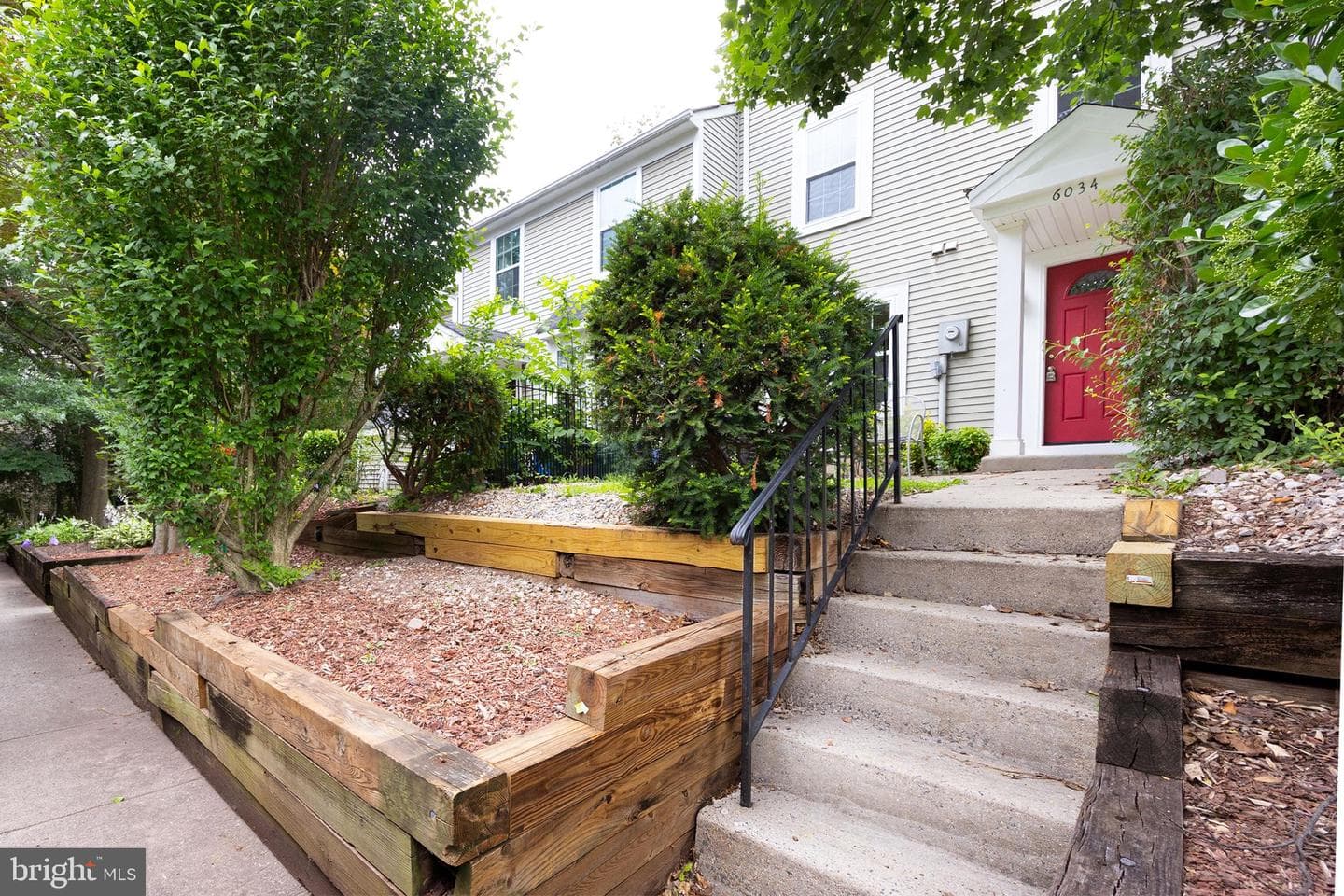 6034 Netherton Street photo 29
