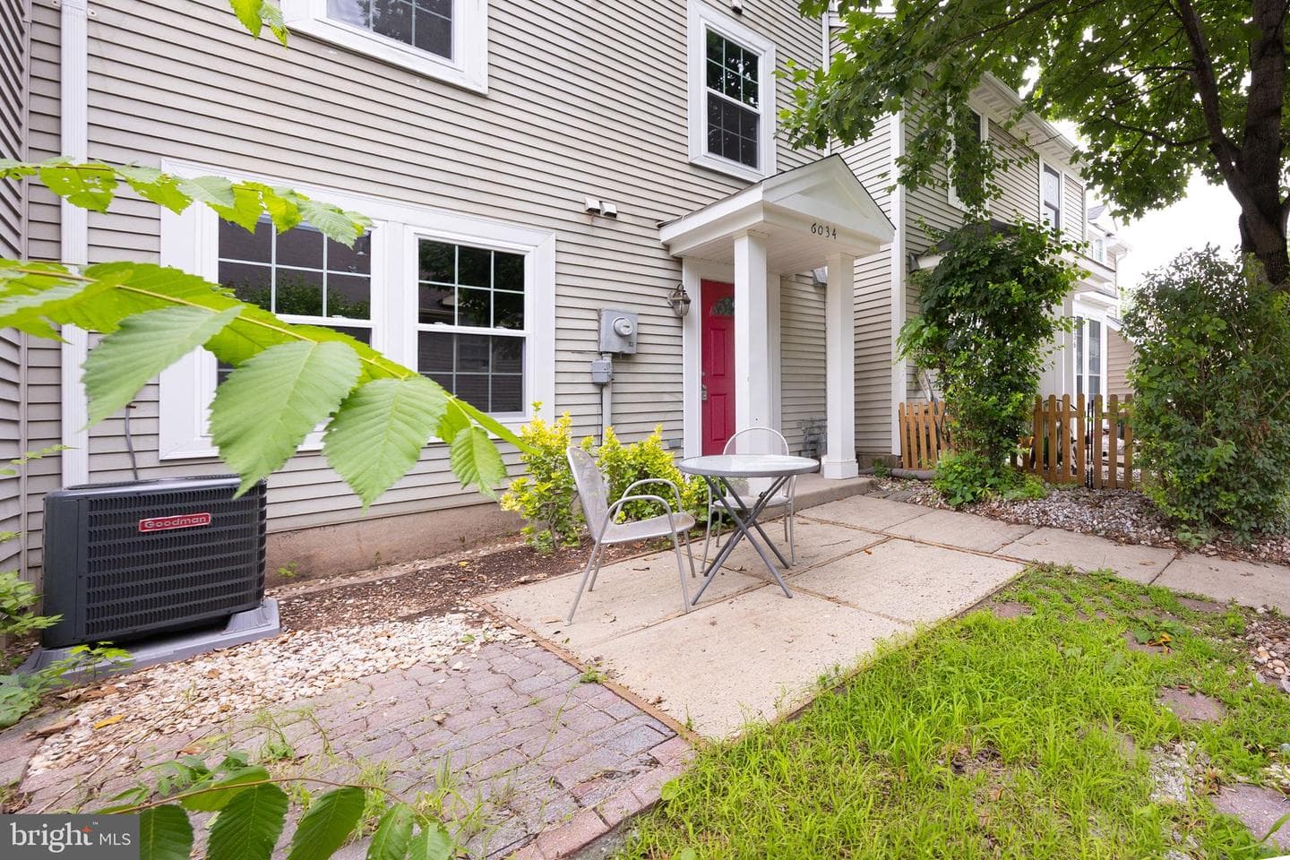 6034 Netherton Street photo 30