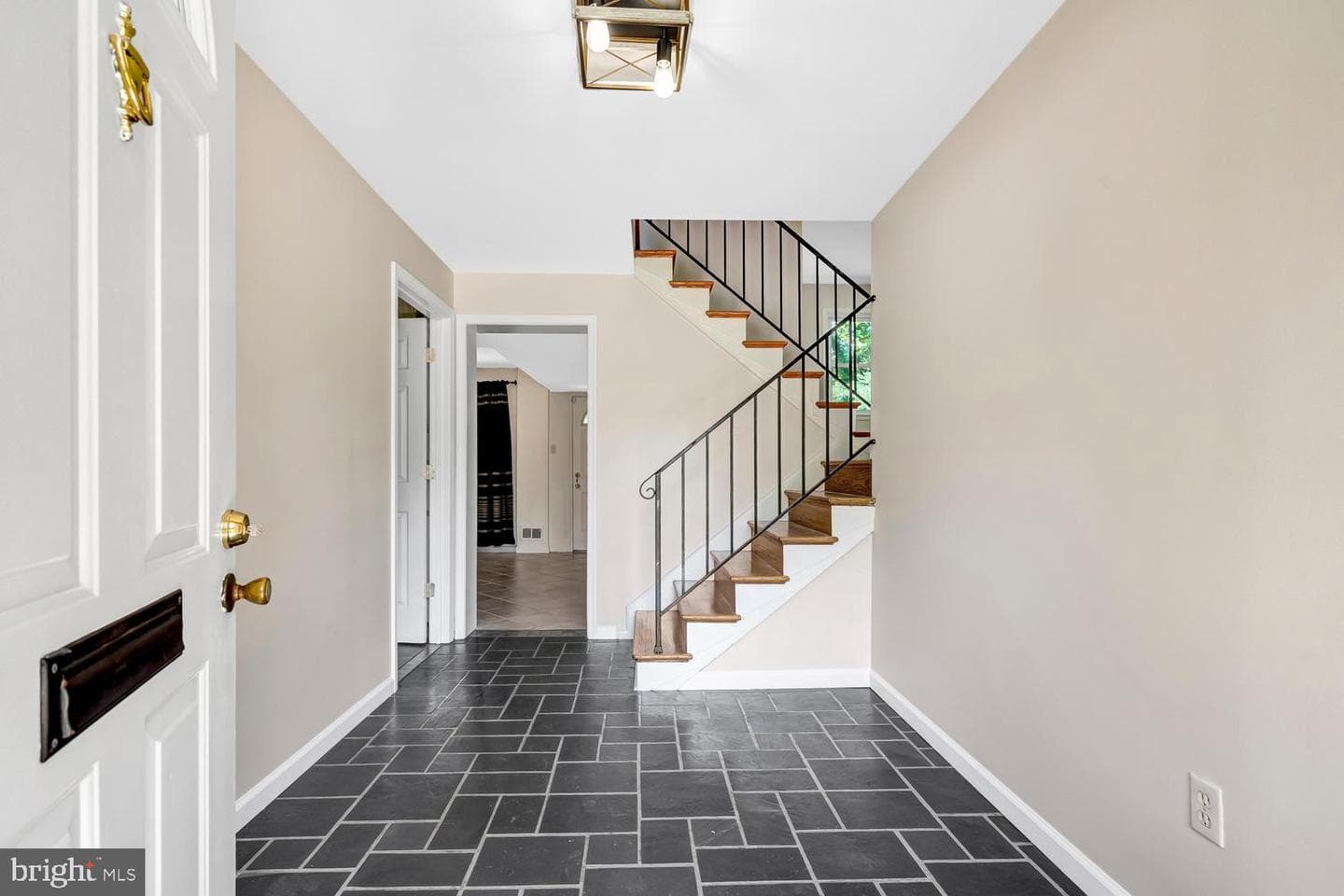 8406 Wagon Wheel Road photo 2