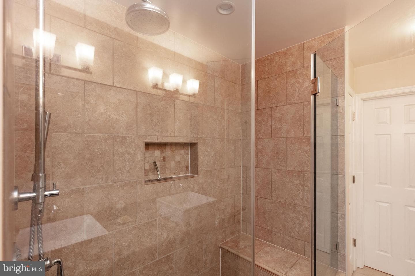 6304 Chaucer View Circle photo 10