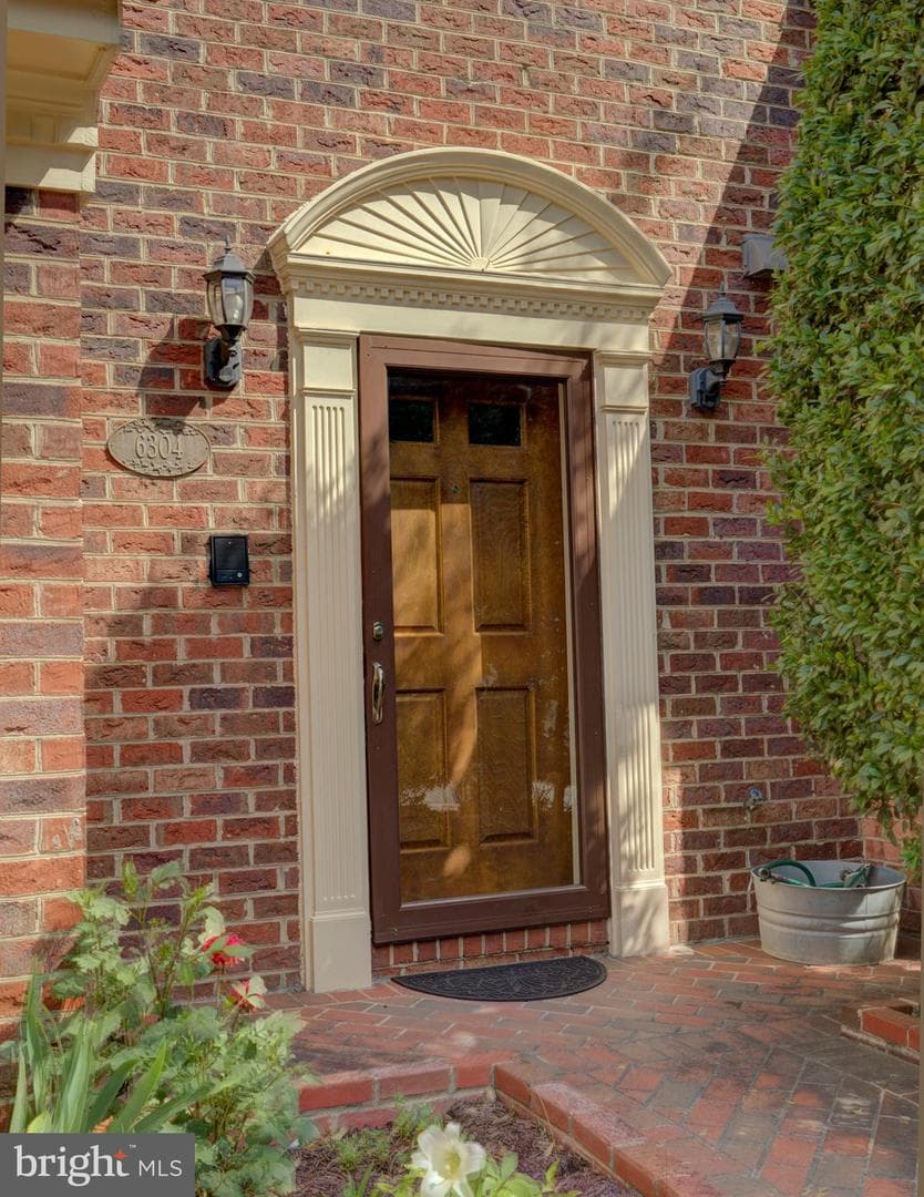 6304 Chaucer View Circle photo 3