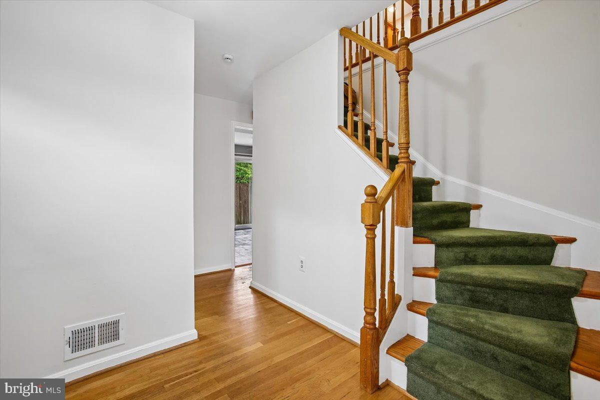 7018 Bradwood Court photo 4