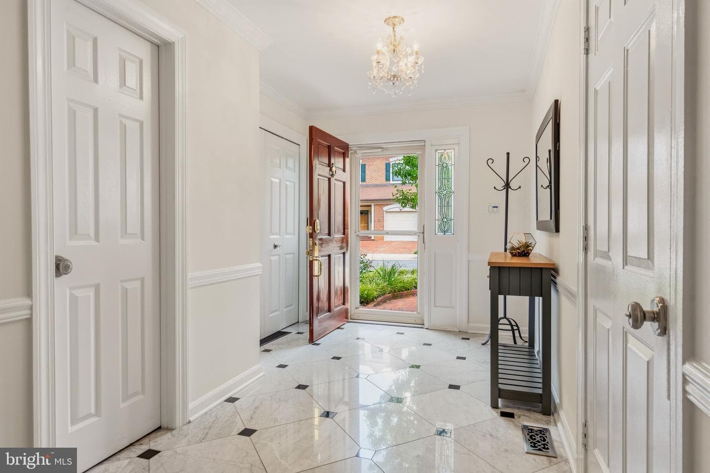 6313 Manchester Way, Alexandria