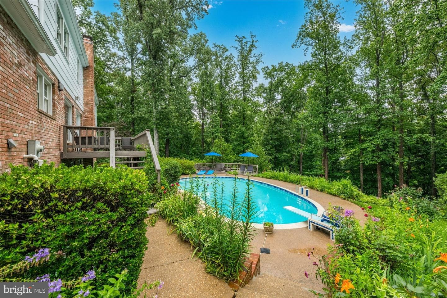 925 Woburn Court photo 2