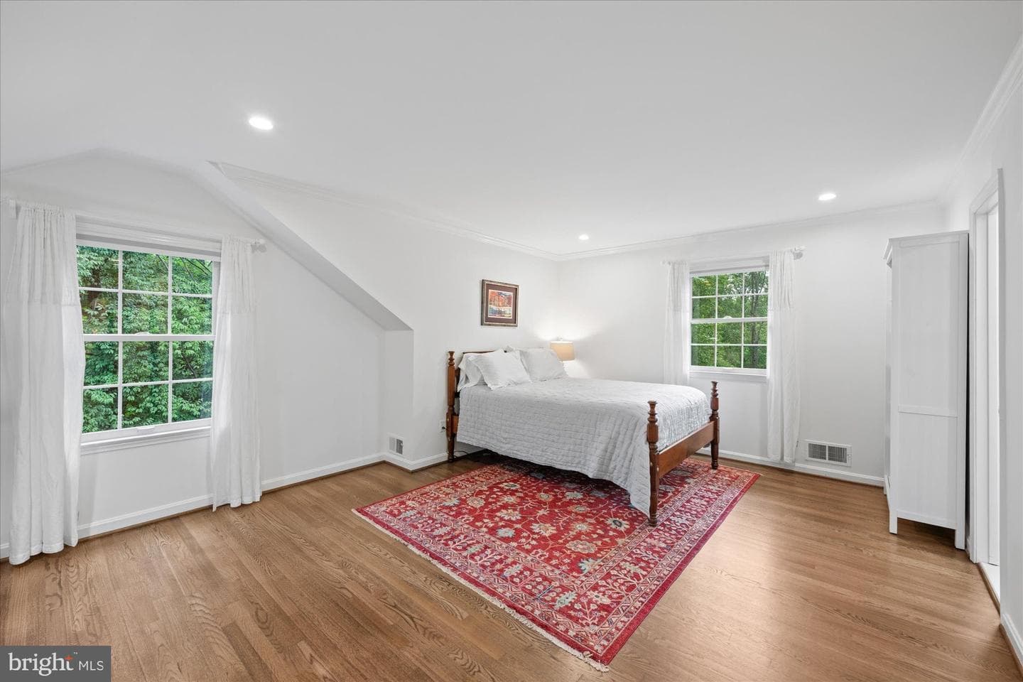 925 Woburn Court photo 31