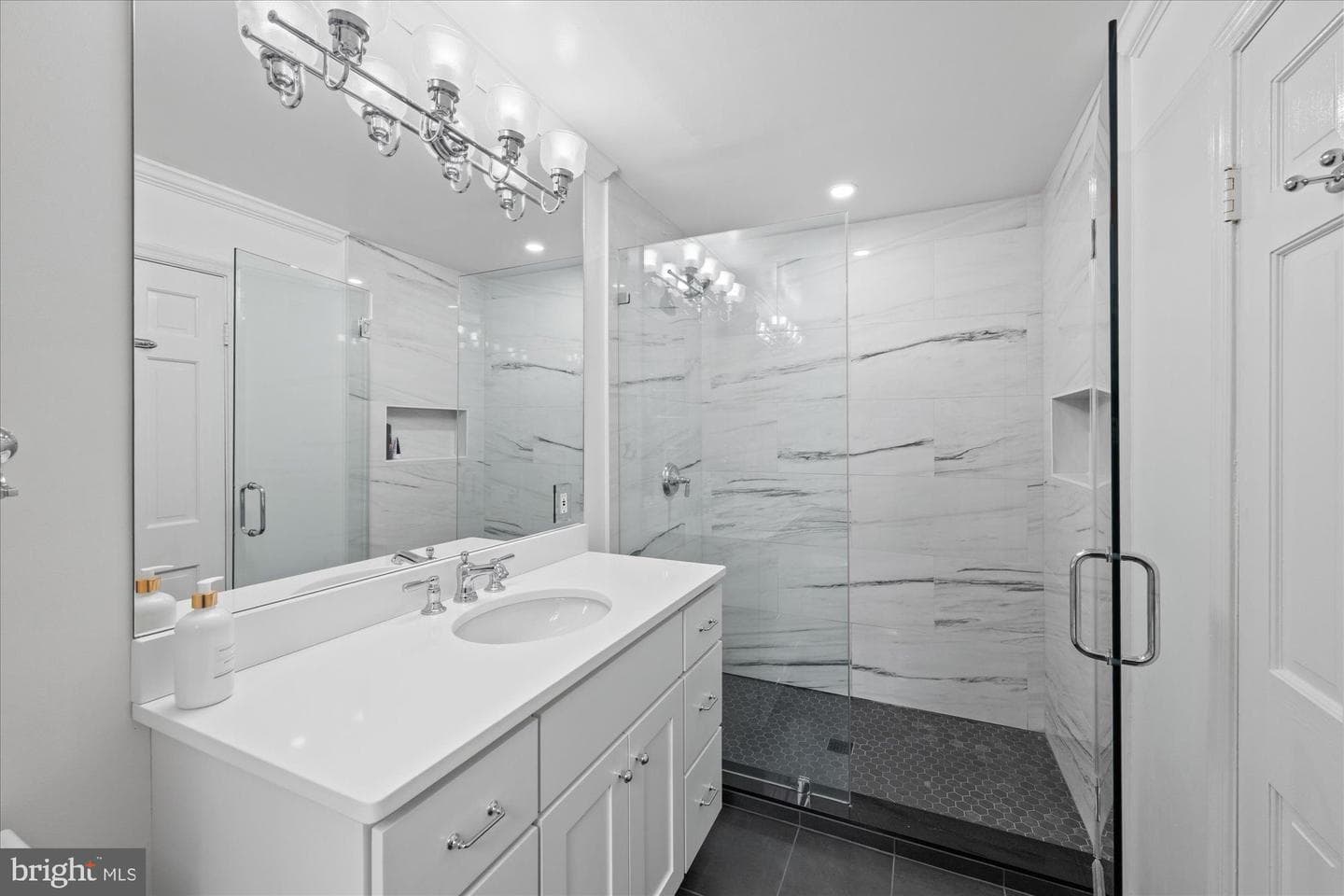 925 Woburn Court photo 34