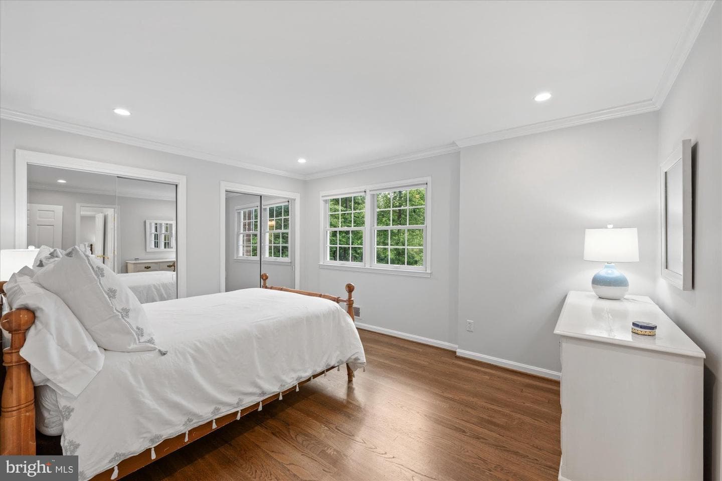 925 Woburn Court photo 35