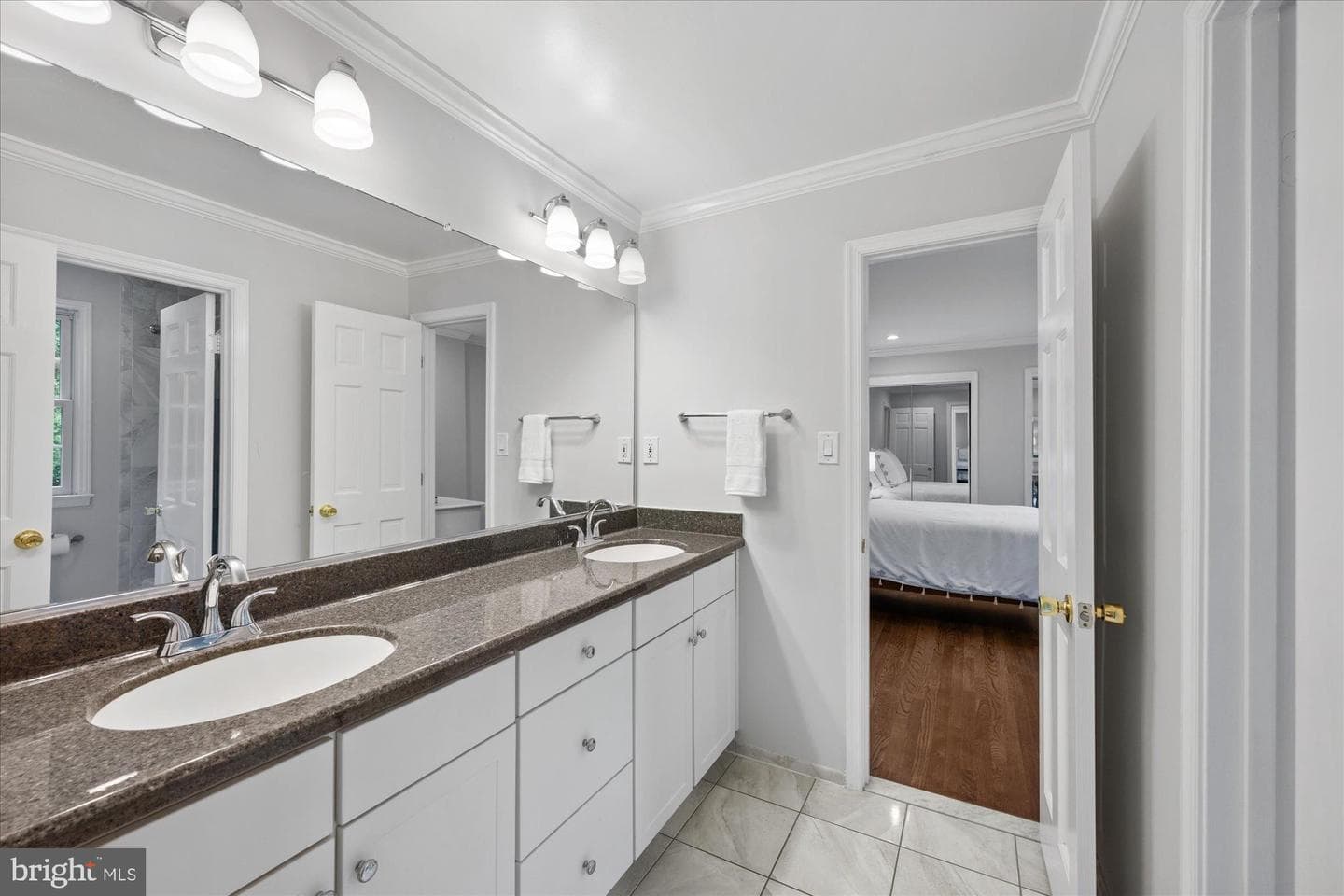 925 Woburn Court photo 36