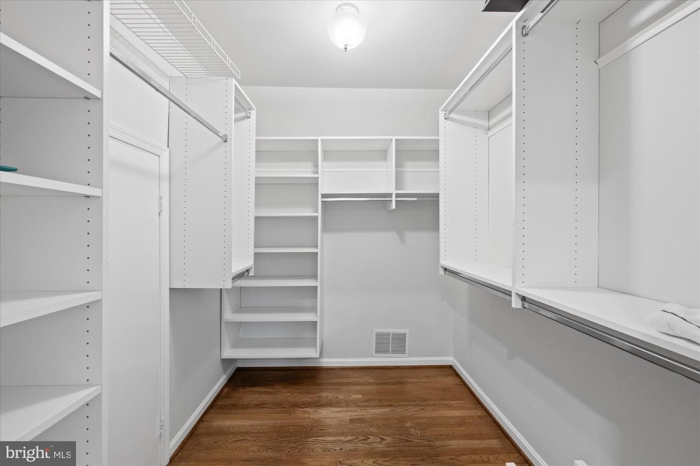 925 Woburn Court photo 39