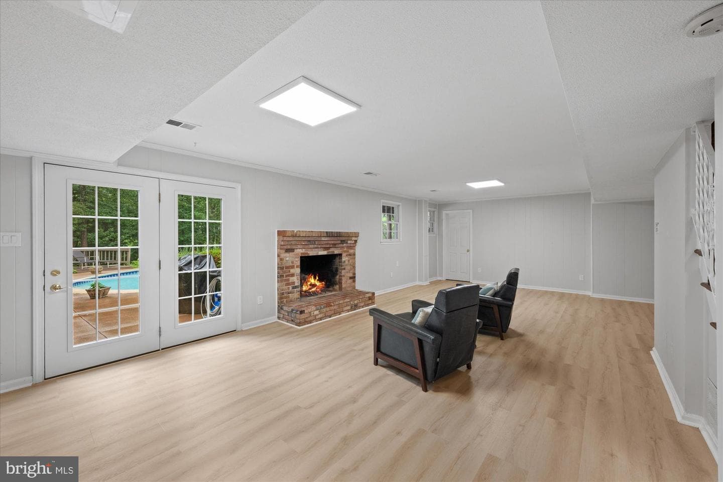 925 Woburn Court photo 41
