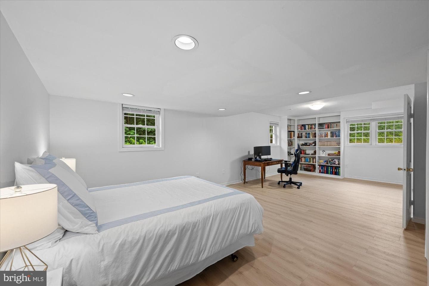 925 Woburn Court photo 44