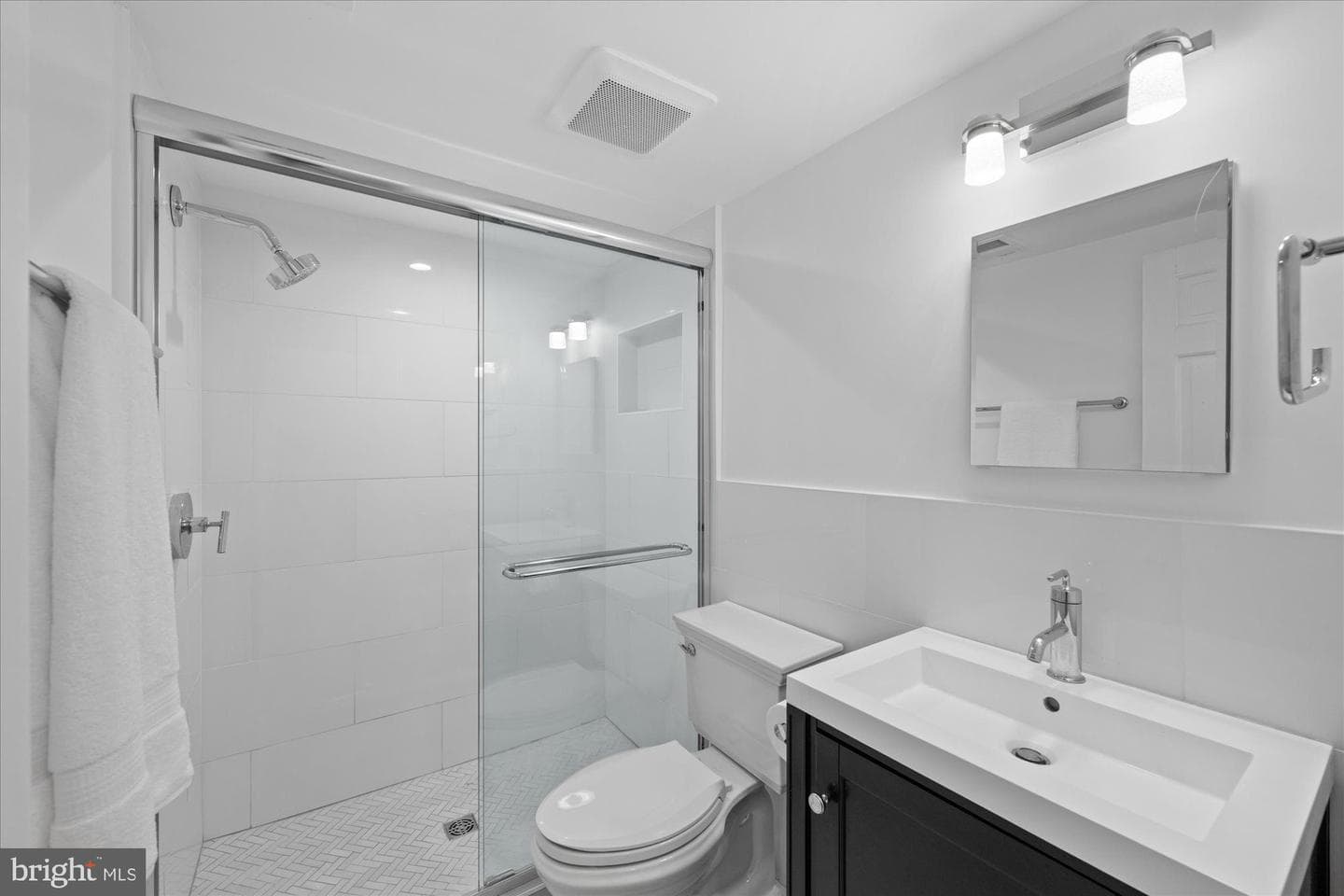 925 Woburn Court photo 45