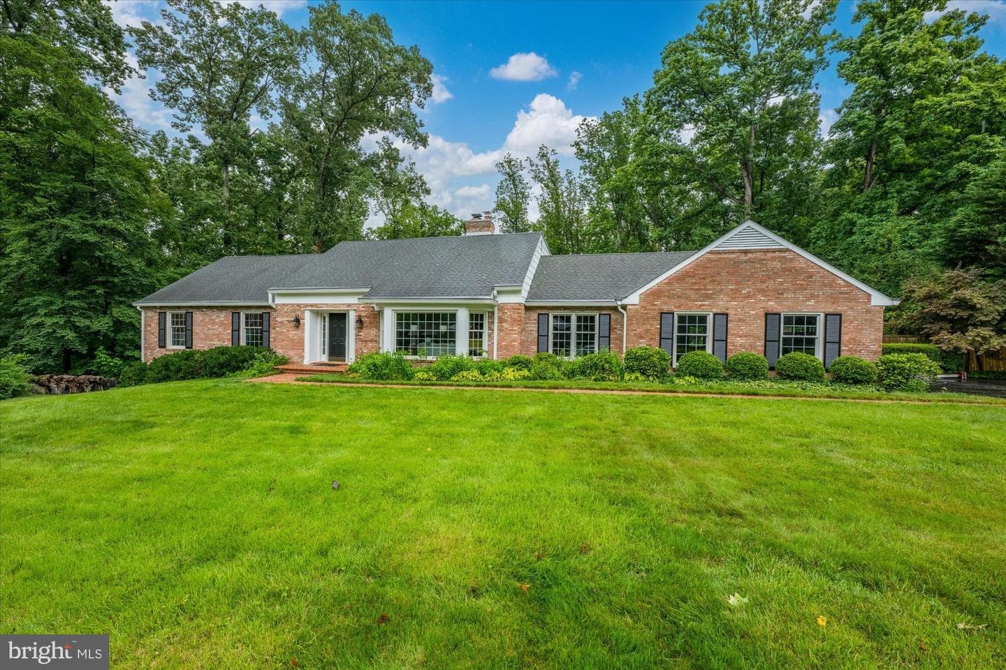 925 Woburn Court photo 55