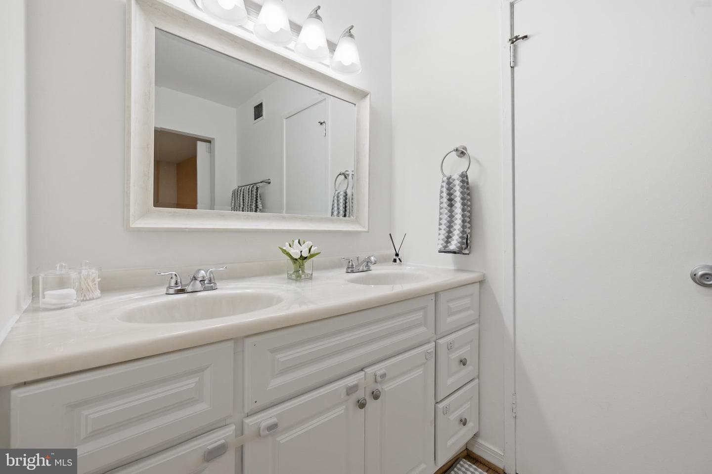 3131 Guysborough Drive photo 32
