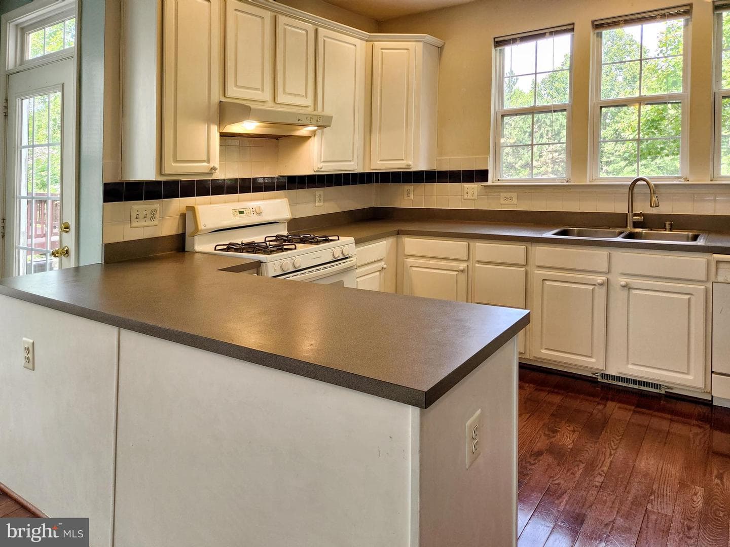 13906 Gothic Drive photo 16