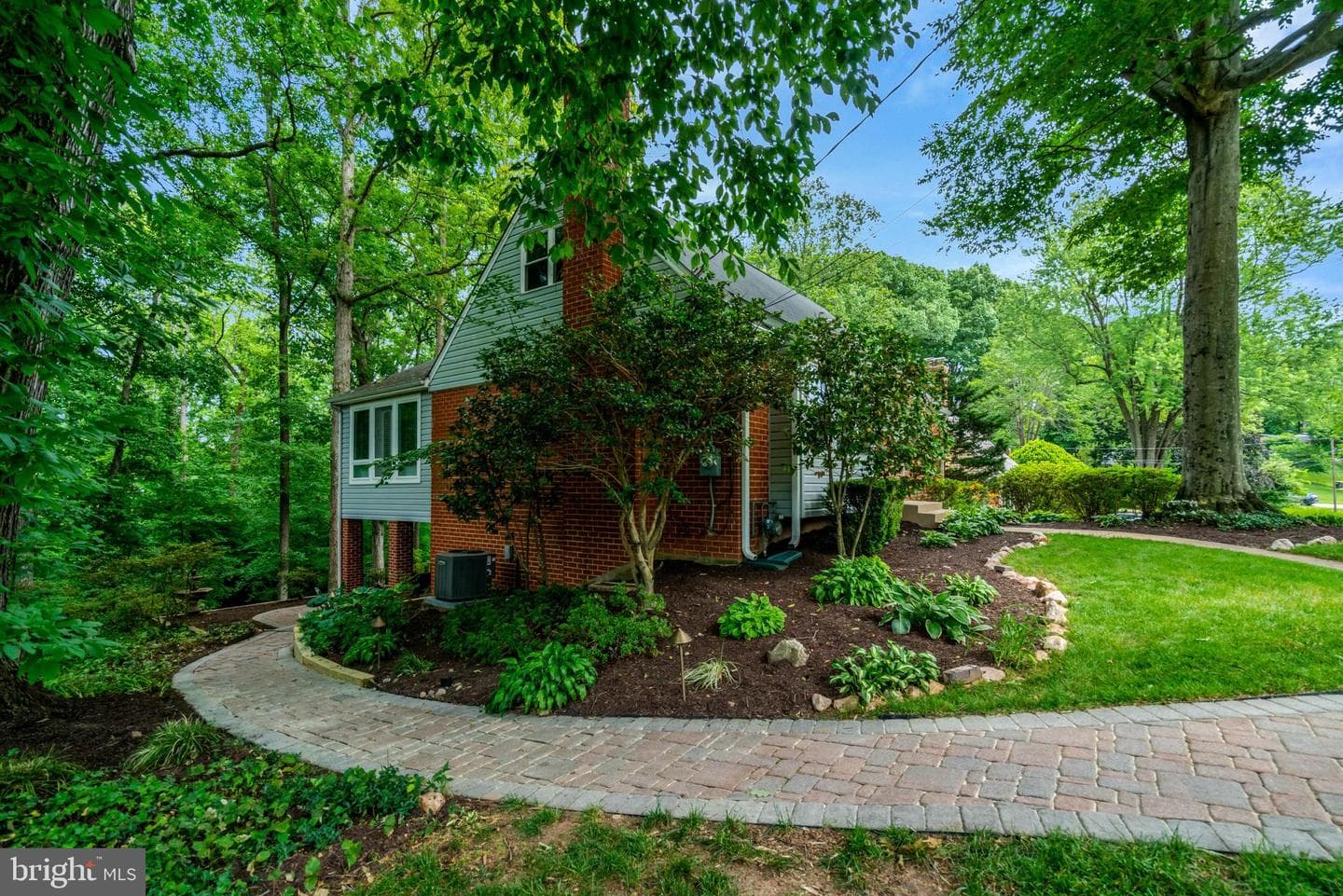 8640 Victoria Road photo 15