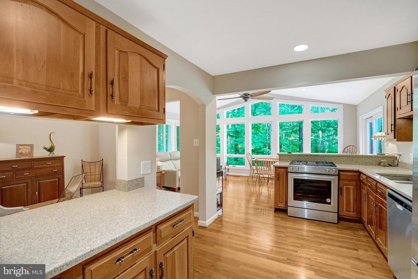 8640 Victoria Road photo 39