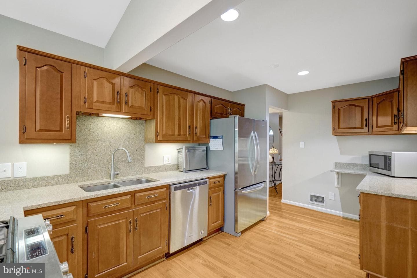 8640 Victoria Road photo 41