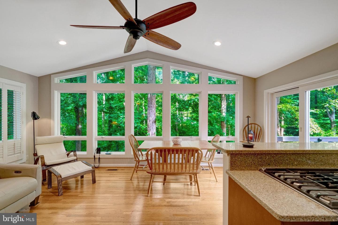 8640 Victoria Road photo 43