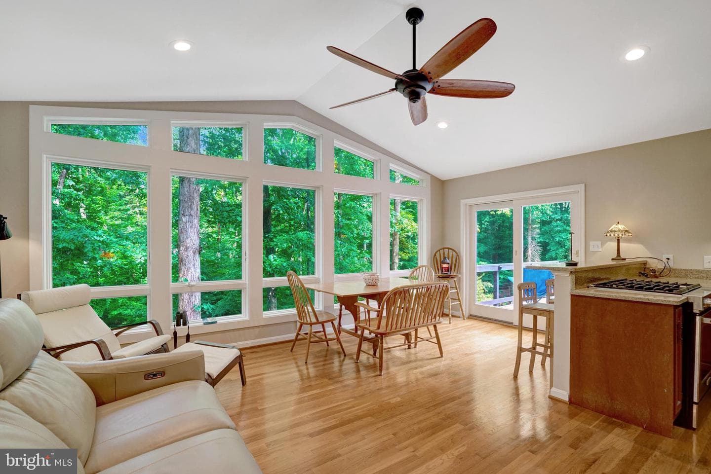 8640 Victoria Road photo 44