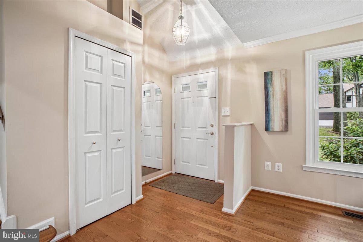 1877 Post Oak Trail photo 2