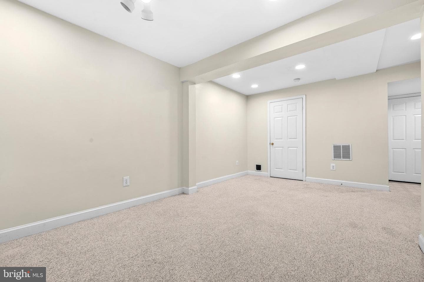 6016 Rockton Court photo 31