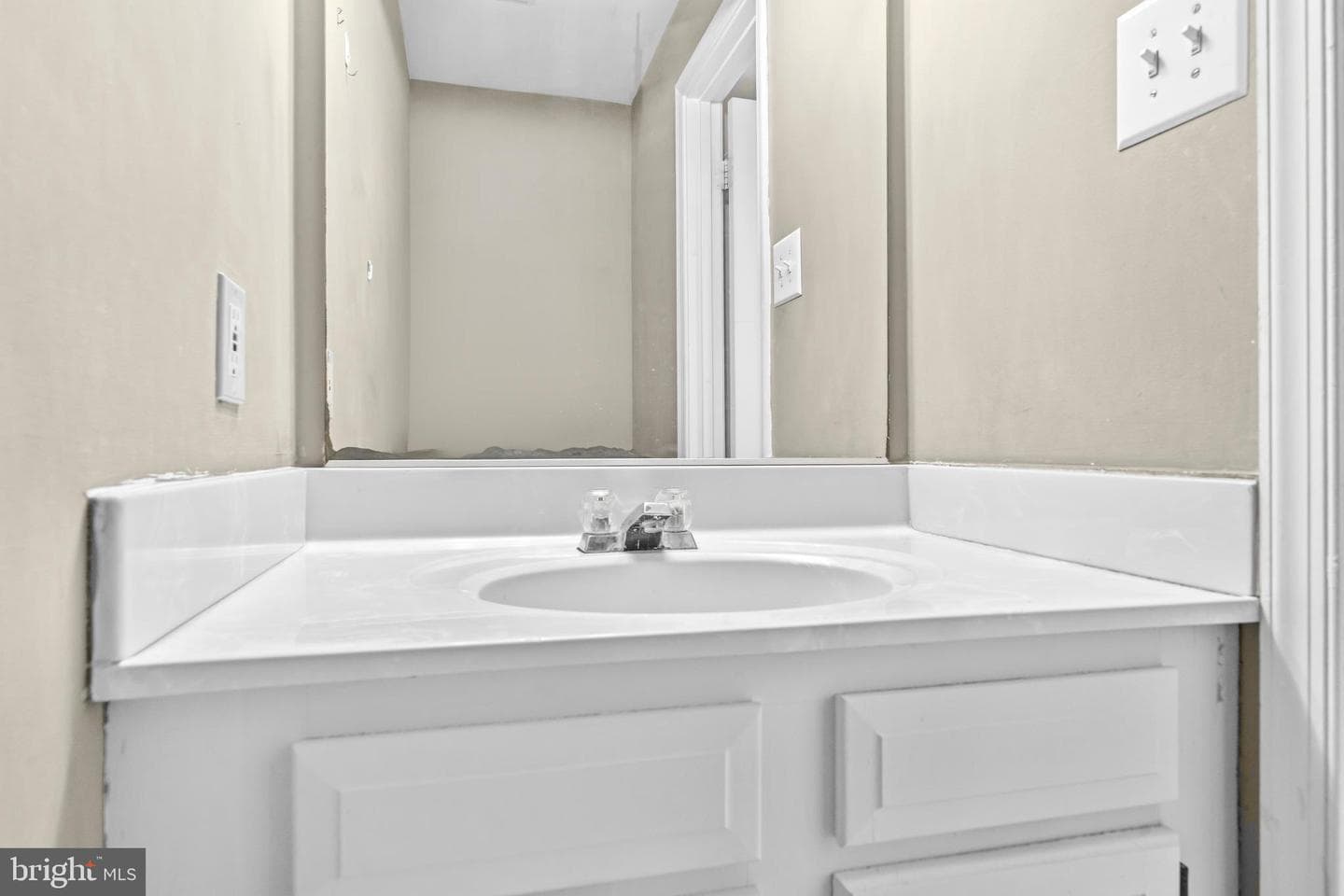 6016 Rockton Court photo 34