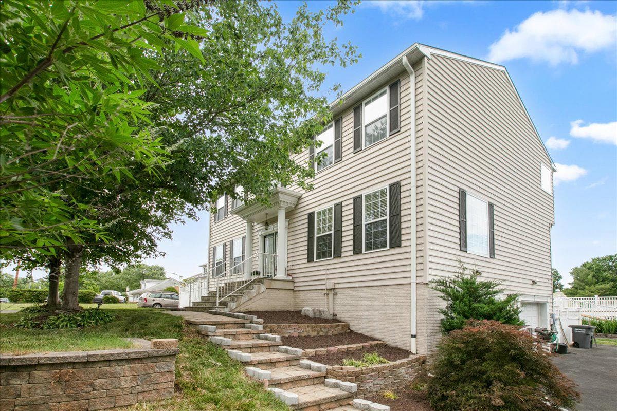 4724 Pole Road, Alexandria