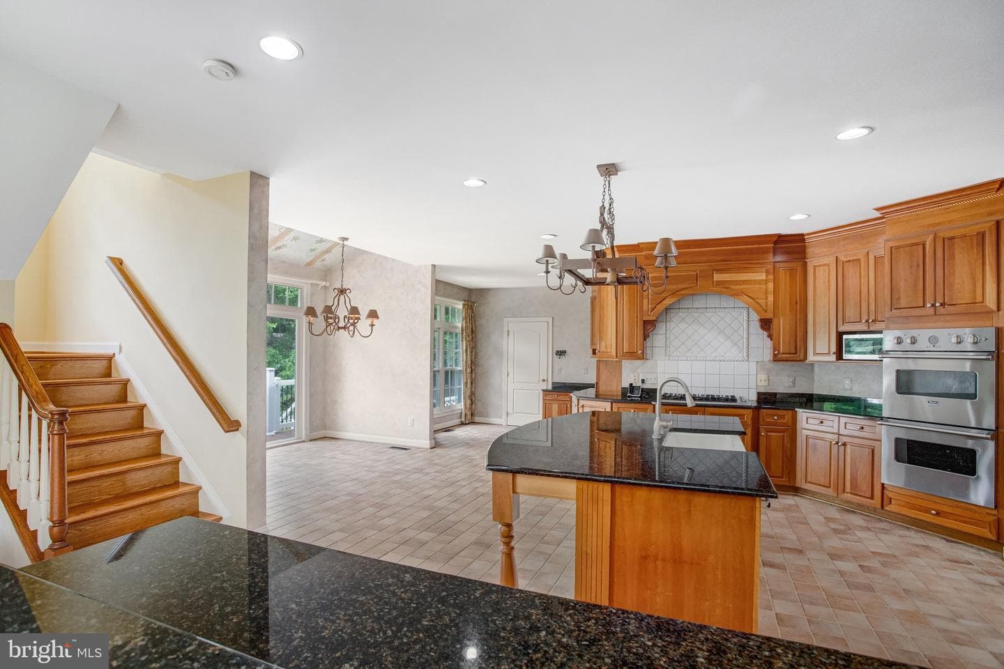 8261 Roseland Drive photo 31