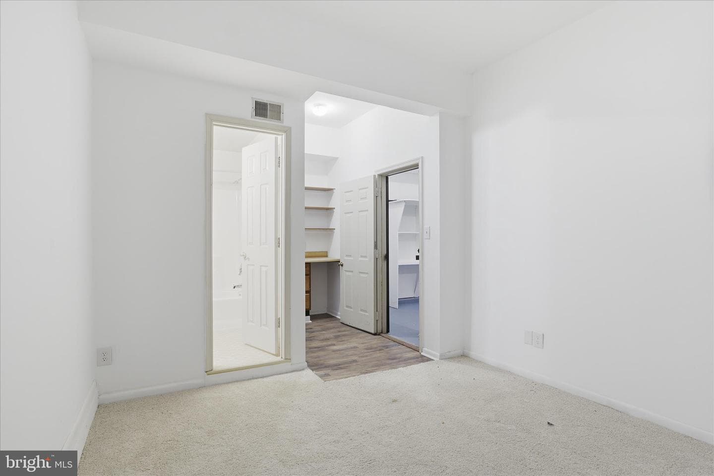 7594 Woodstown Drive photo 19
