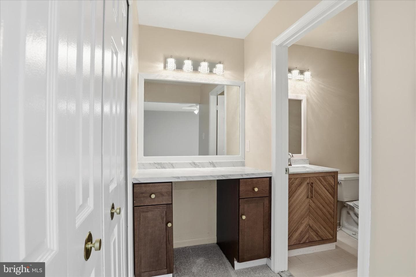 7594 Woodstown Drive photo 23