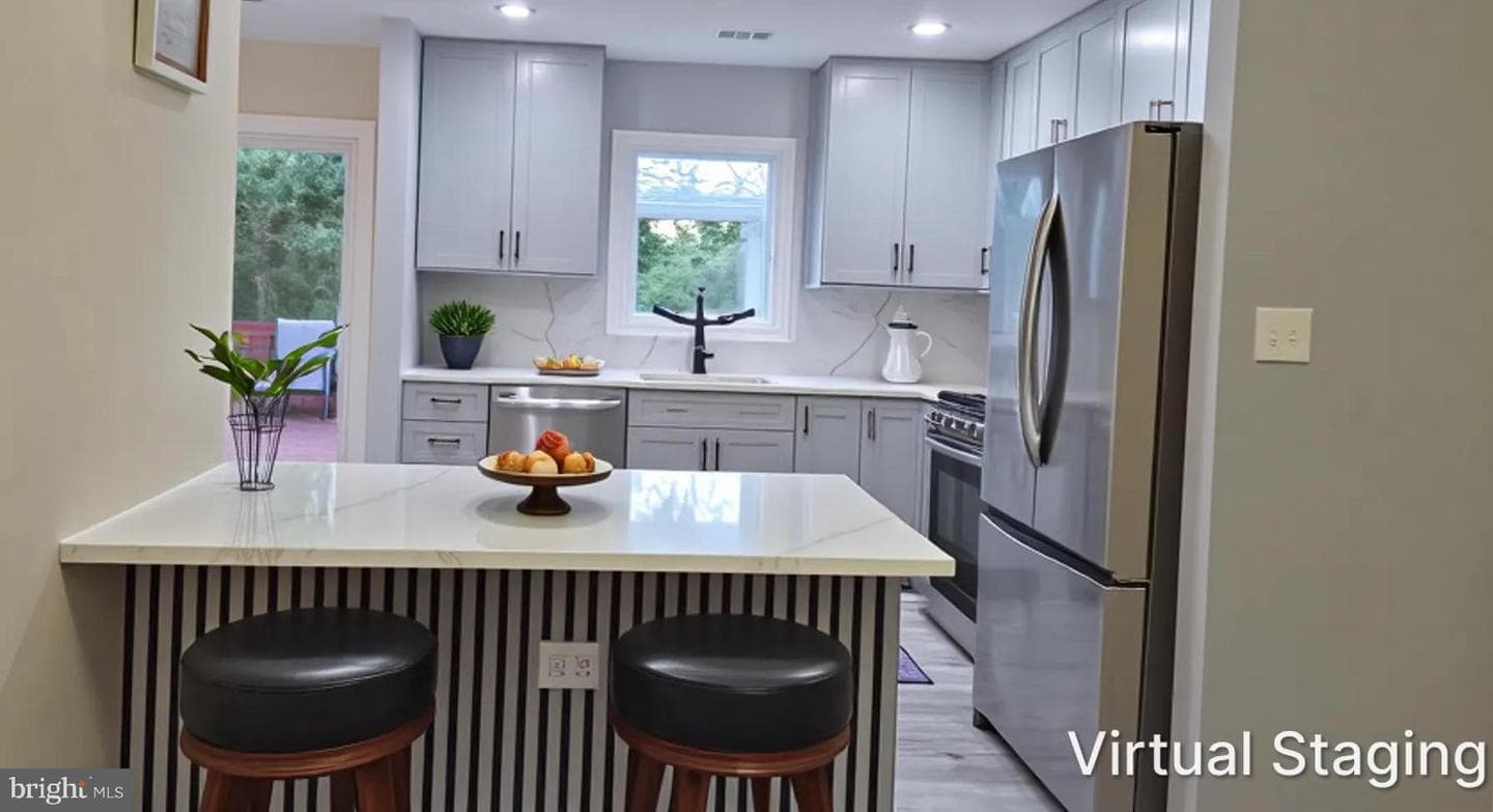 7106 Snug Harbor Court photo 4