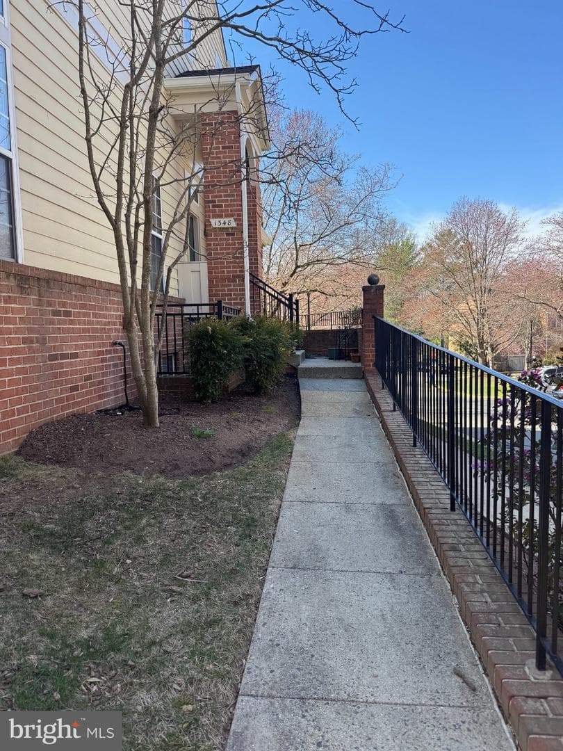 1348 Garden Wall Circle #513, Reston