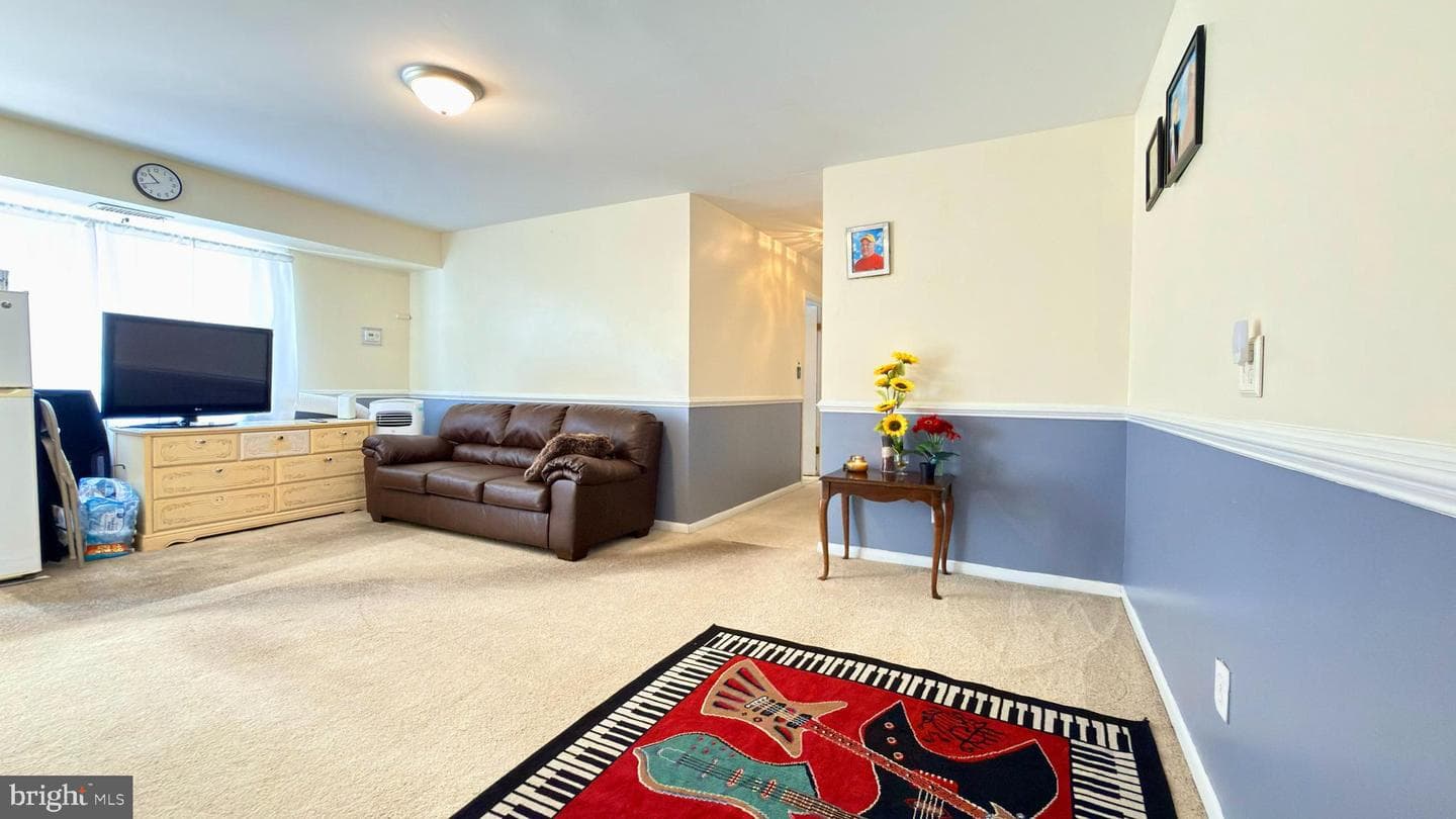 6441 Richmond Highway #203, Alexandria