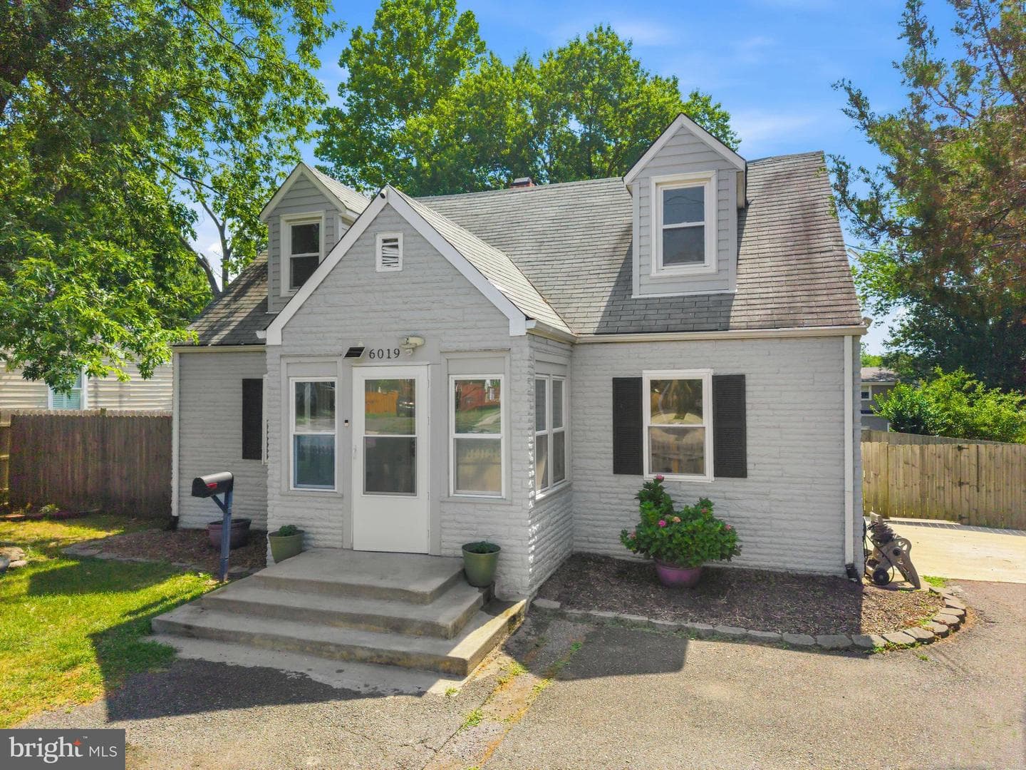 6019 N Kings Highway photo 3