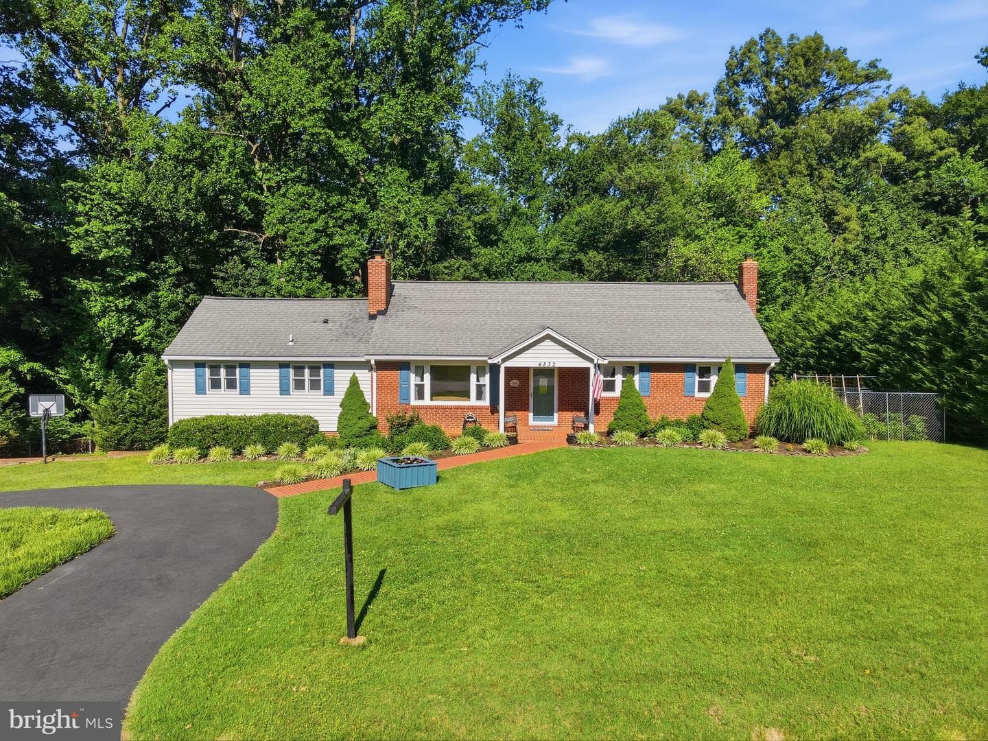 4832 Martin Street photo 2