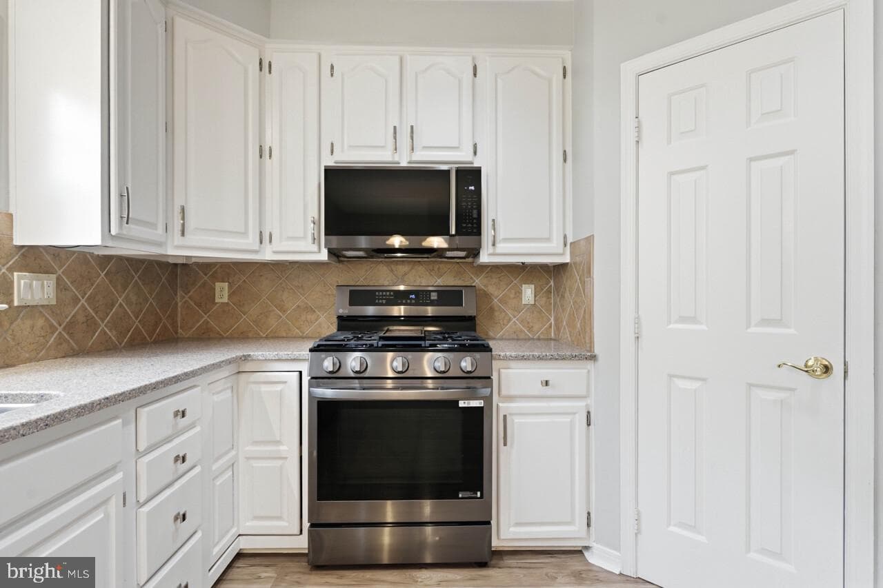 7035 Kings Manor Drive photo 16