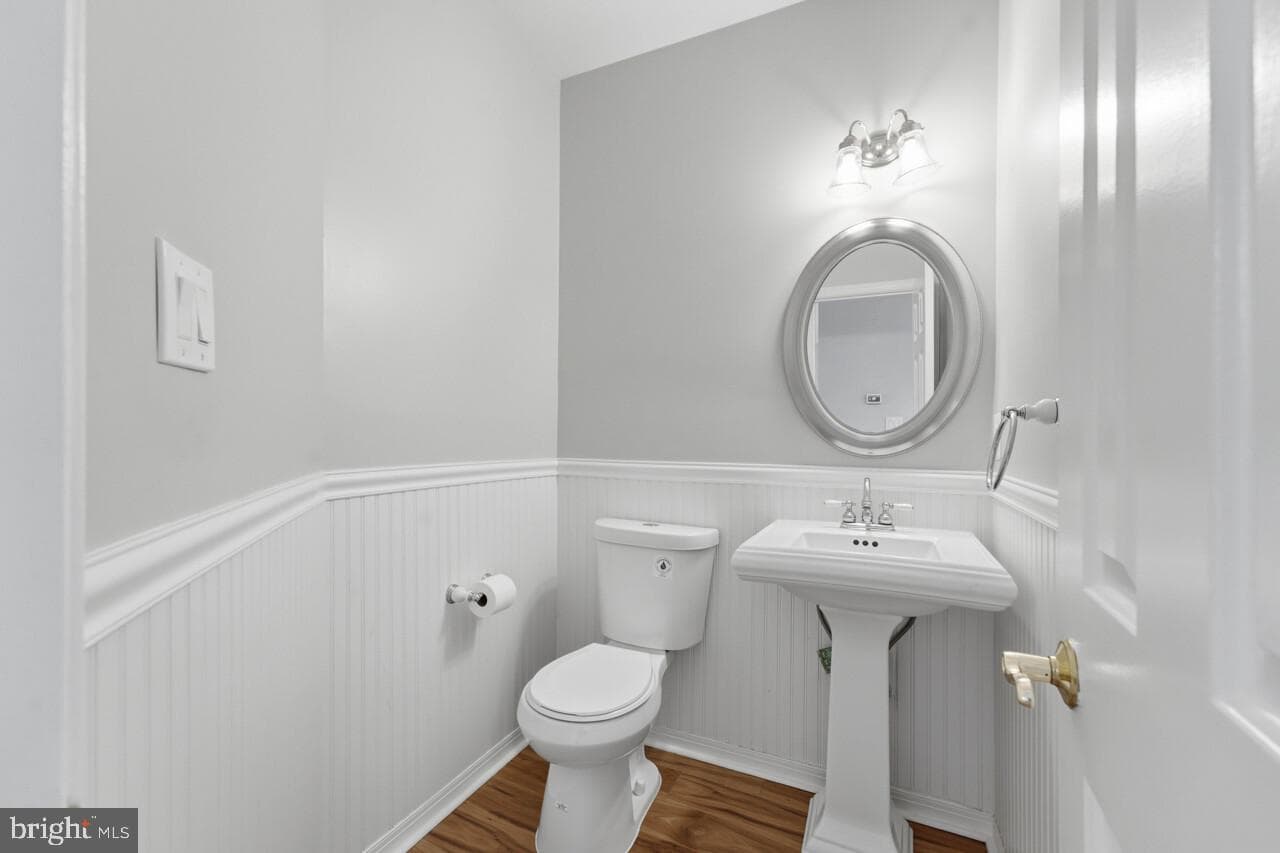 7035 Kings Manor Drive photo 24
